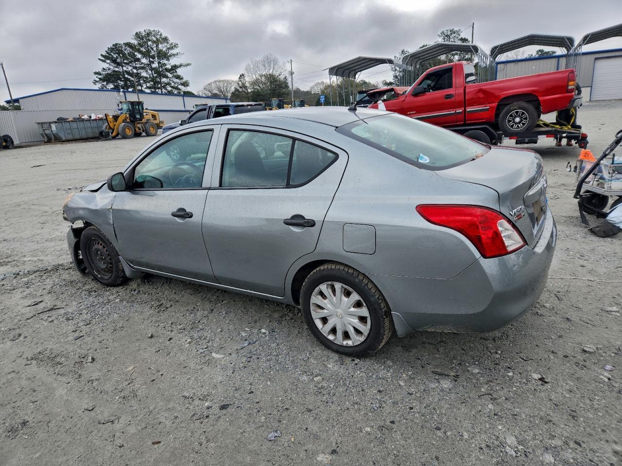 2013 Nissan Versa S - Фото 2