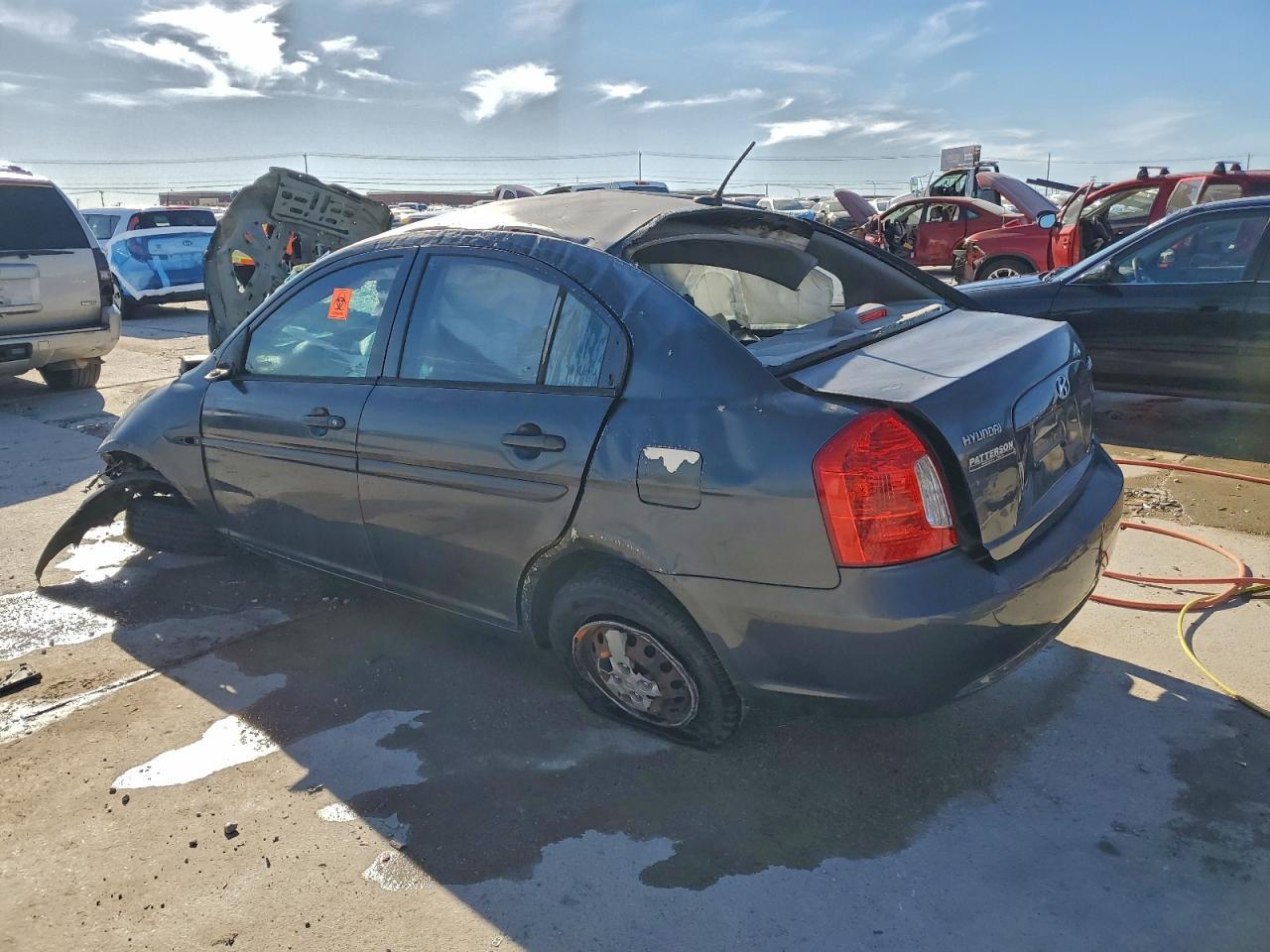 2011 Hyundai Accent Gls - Image 2