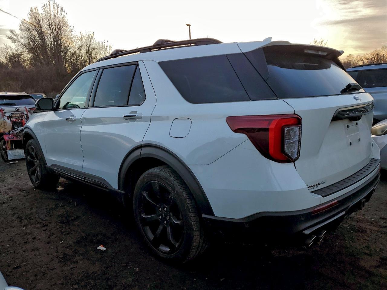 2022 Ford Explorer St - Фото 2