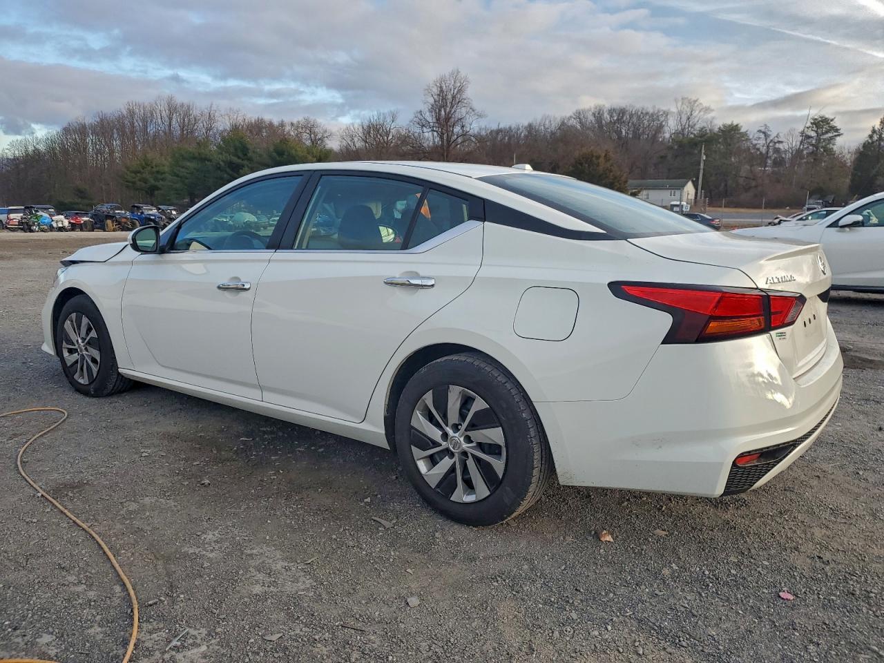 2019 Nissan Altima S - Фото 2