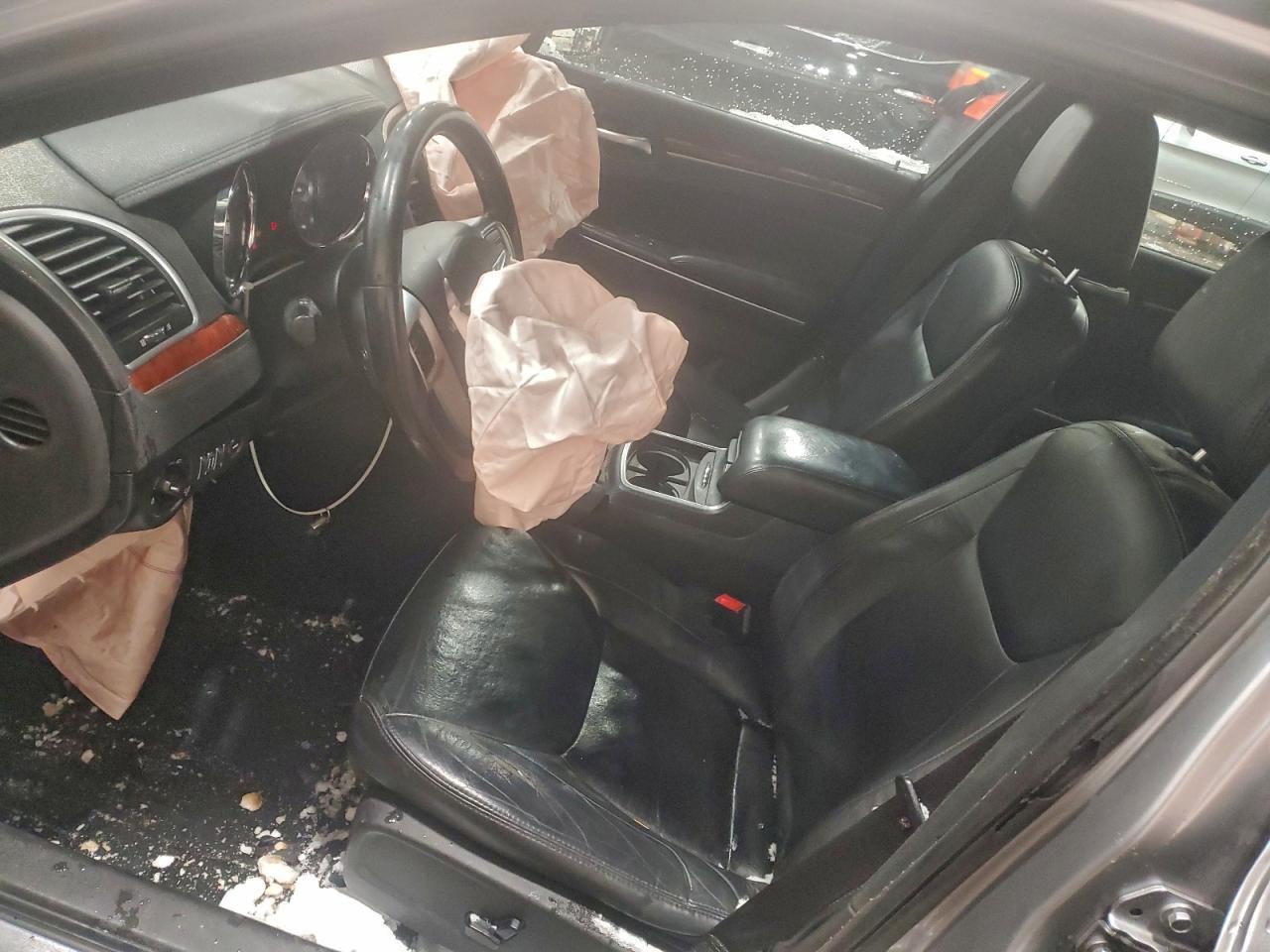 2013 Chrysler 300 - Image 7