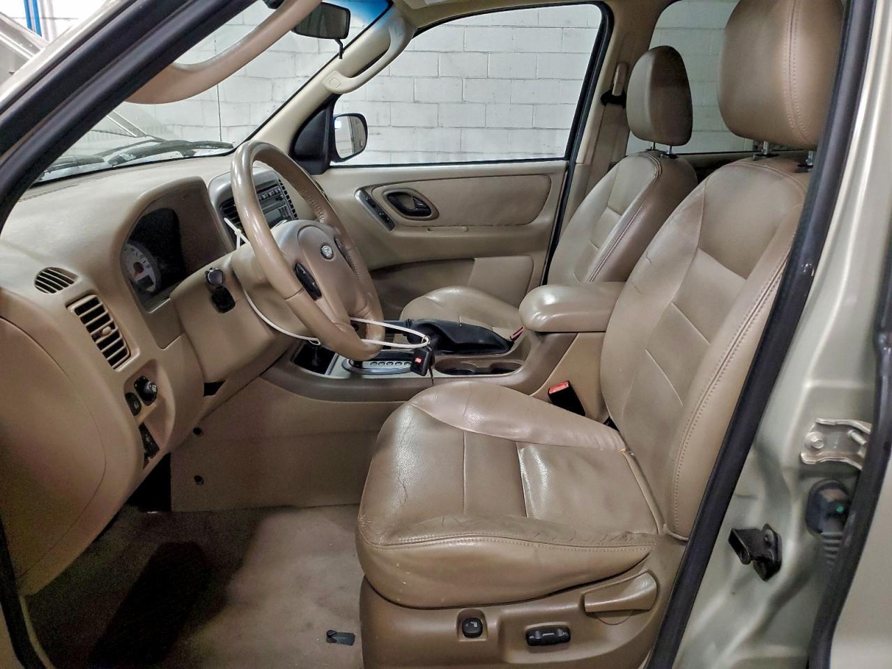 2005 Ford Escape Limited - Image 7