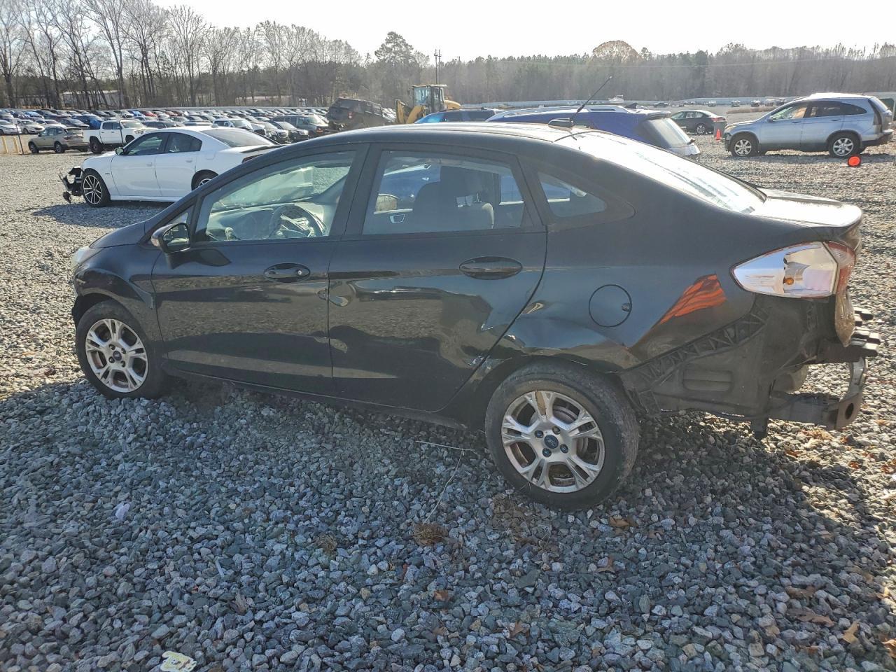 2015 Ford Fiesta Se - Image 2