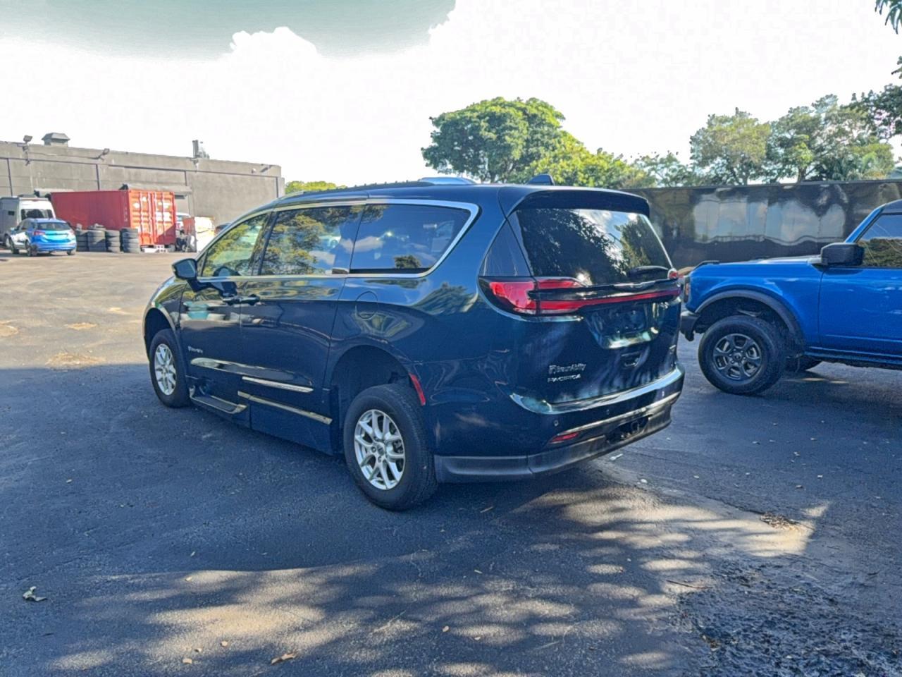 2021 Chrysler Pacifica Touring L - Фото 3