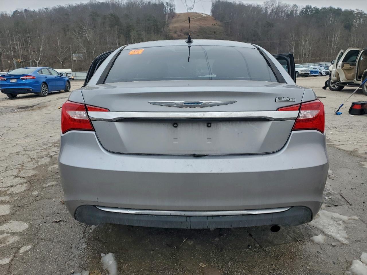 2014 Chrysler 200 Lx - Image 6