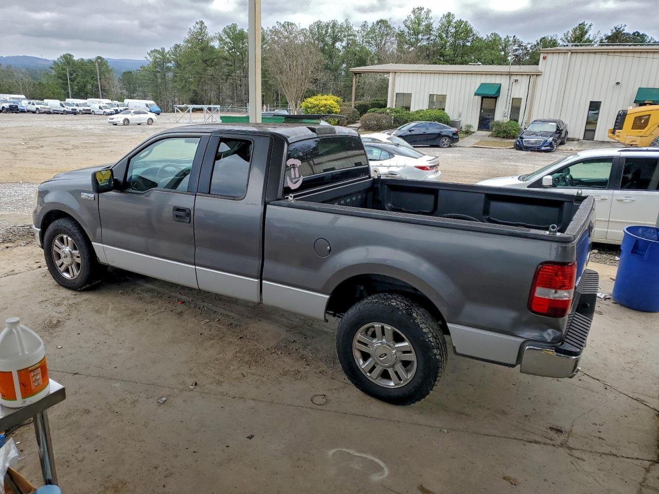 2005 Ford F150 - Image 2