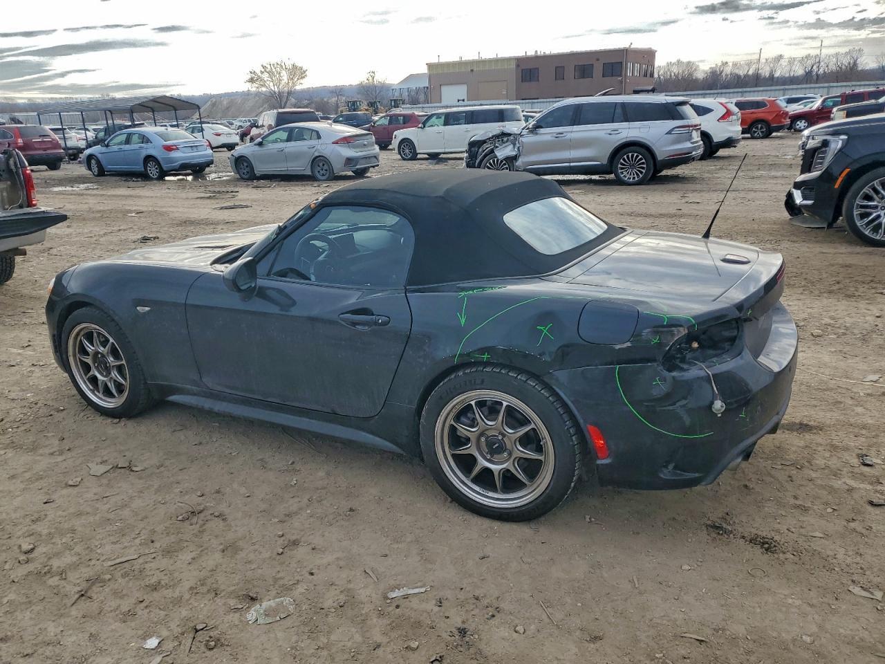 2017 Fiat 124 Spider Classica - Image 2