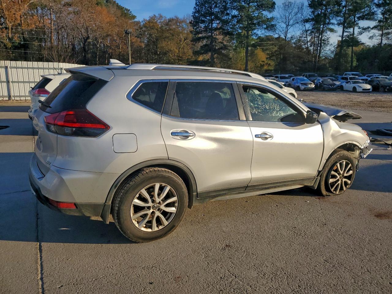 2020 Niss Rogue S - Фото 3