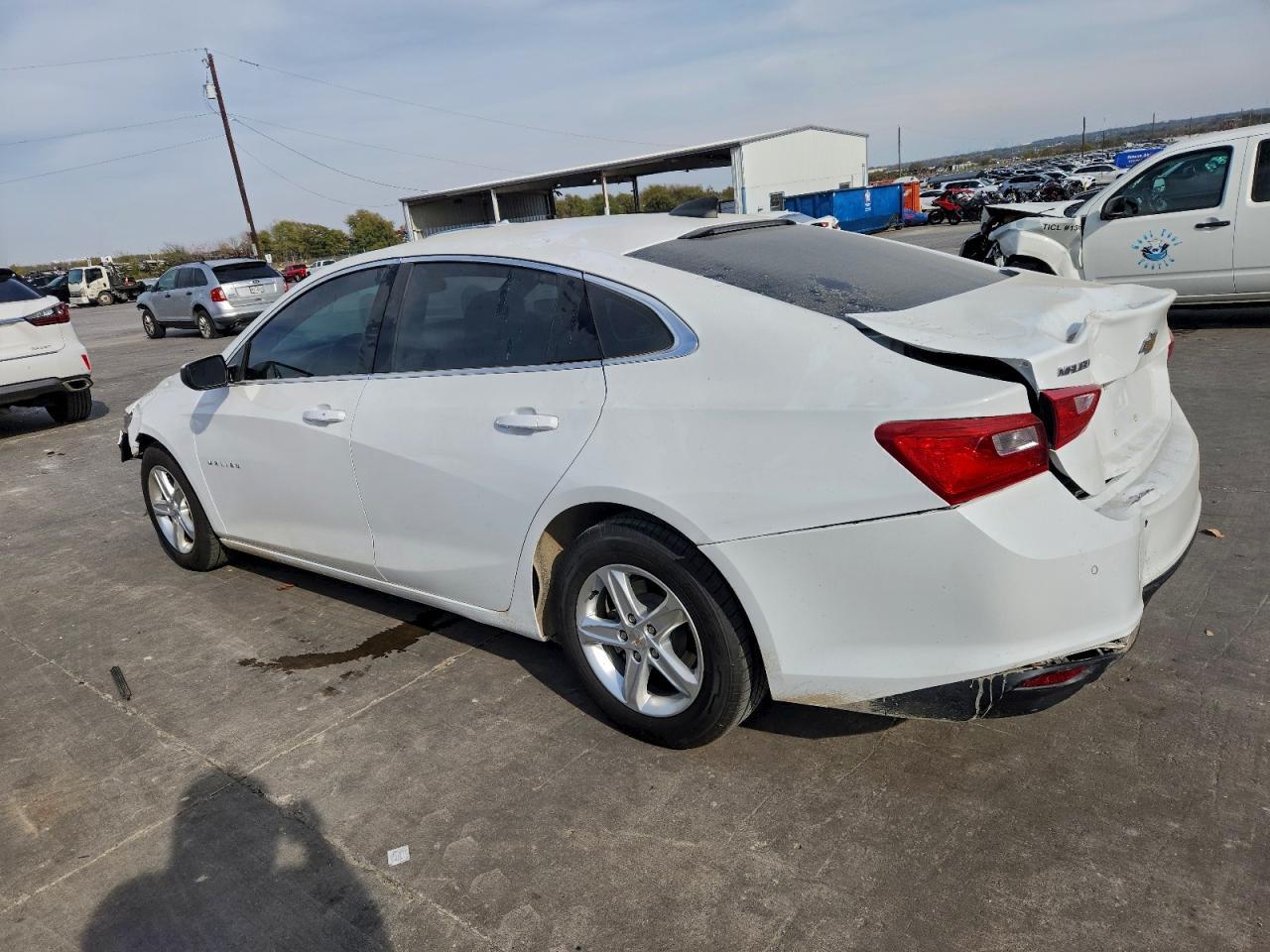 2021 Chevrolet Malibu Ls - Фото 2