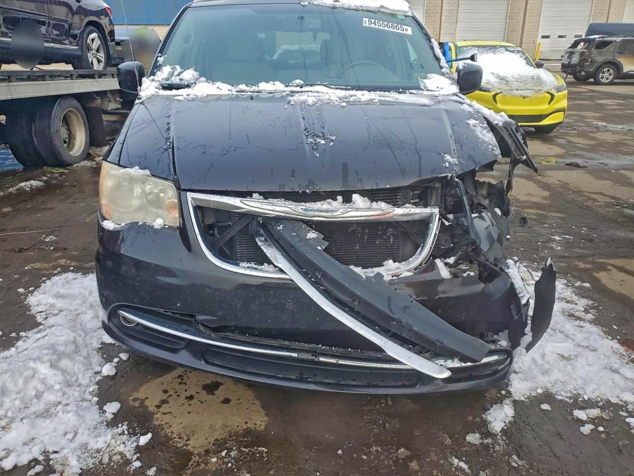 2014 Chrysler Town & Country Touring - Фото 5