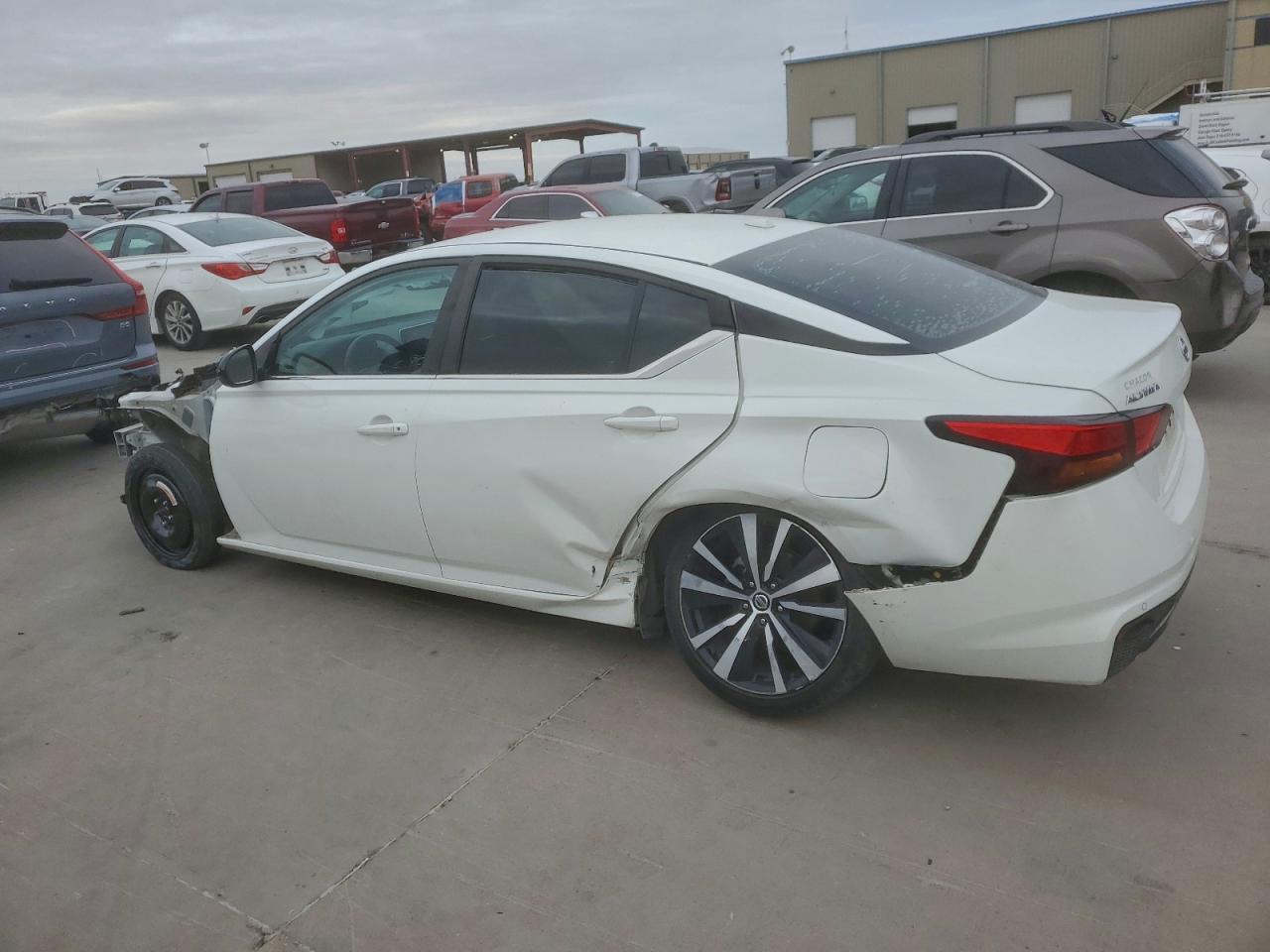 2020 Nissan Altima Sr - Фото 2