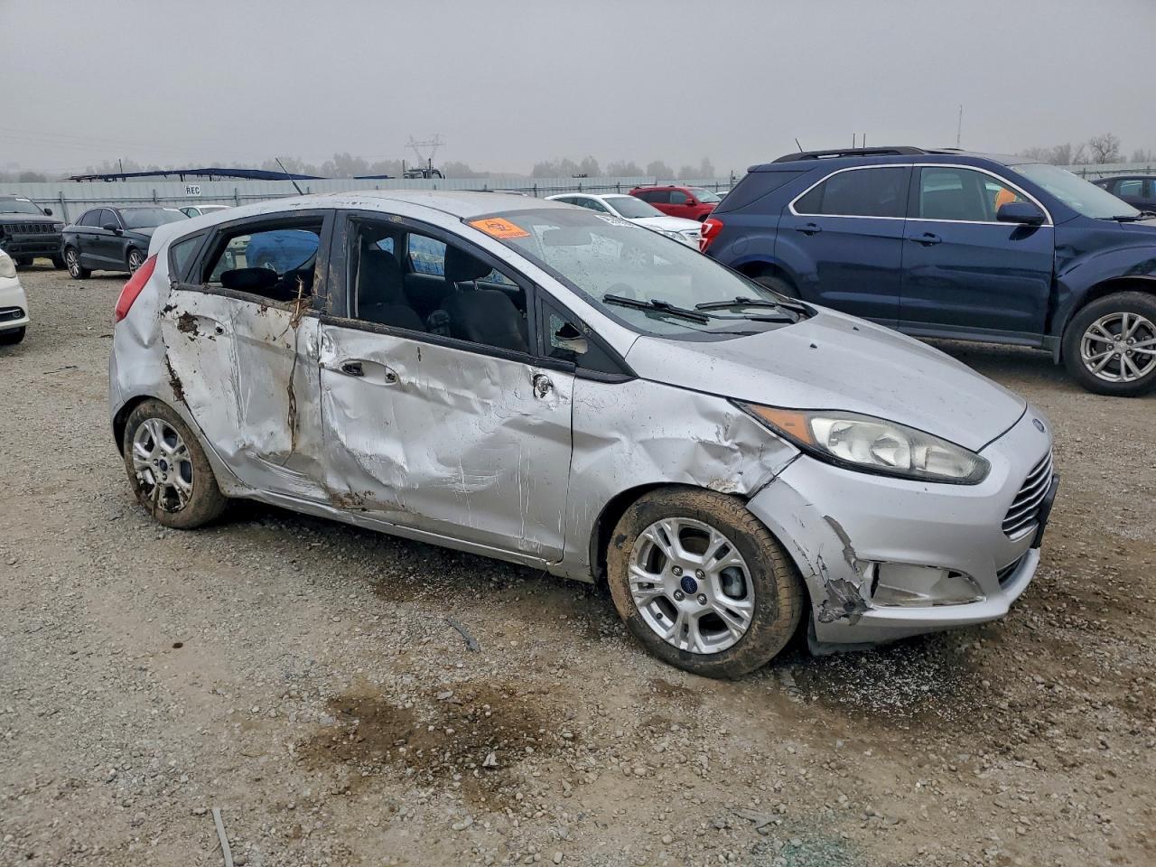 2015 Ford Fiesta Se - Фото 4