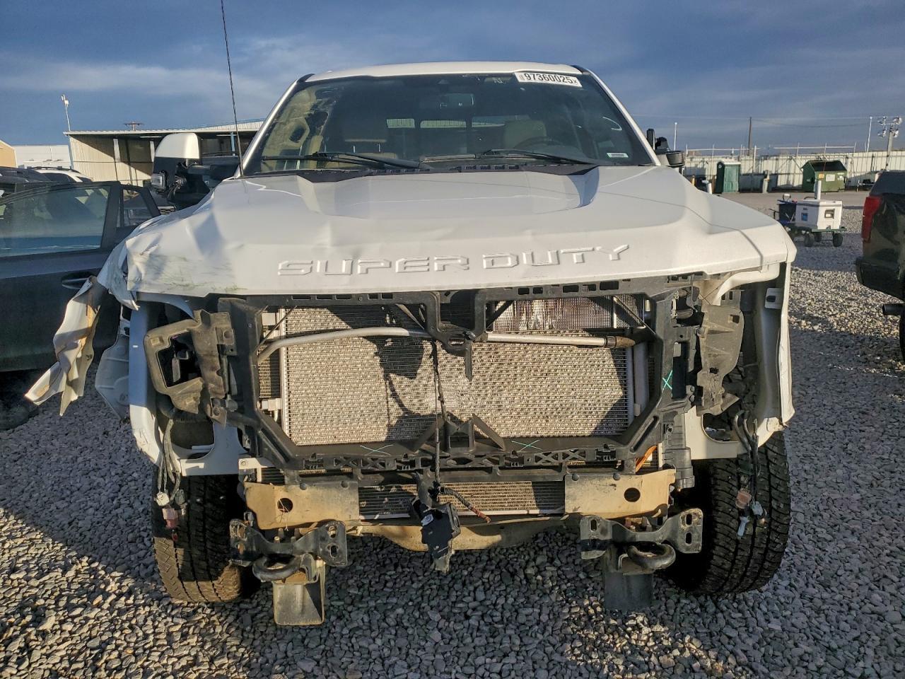 2022 Ford F350 Super Duty - Image 5