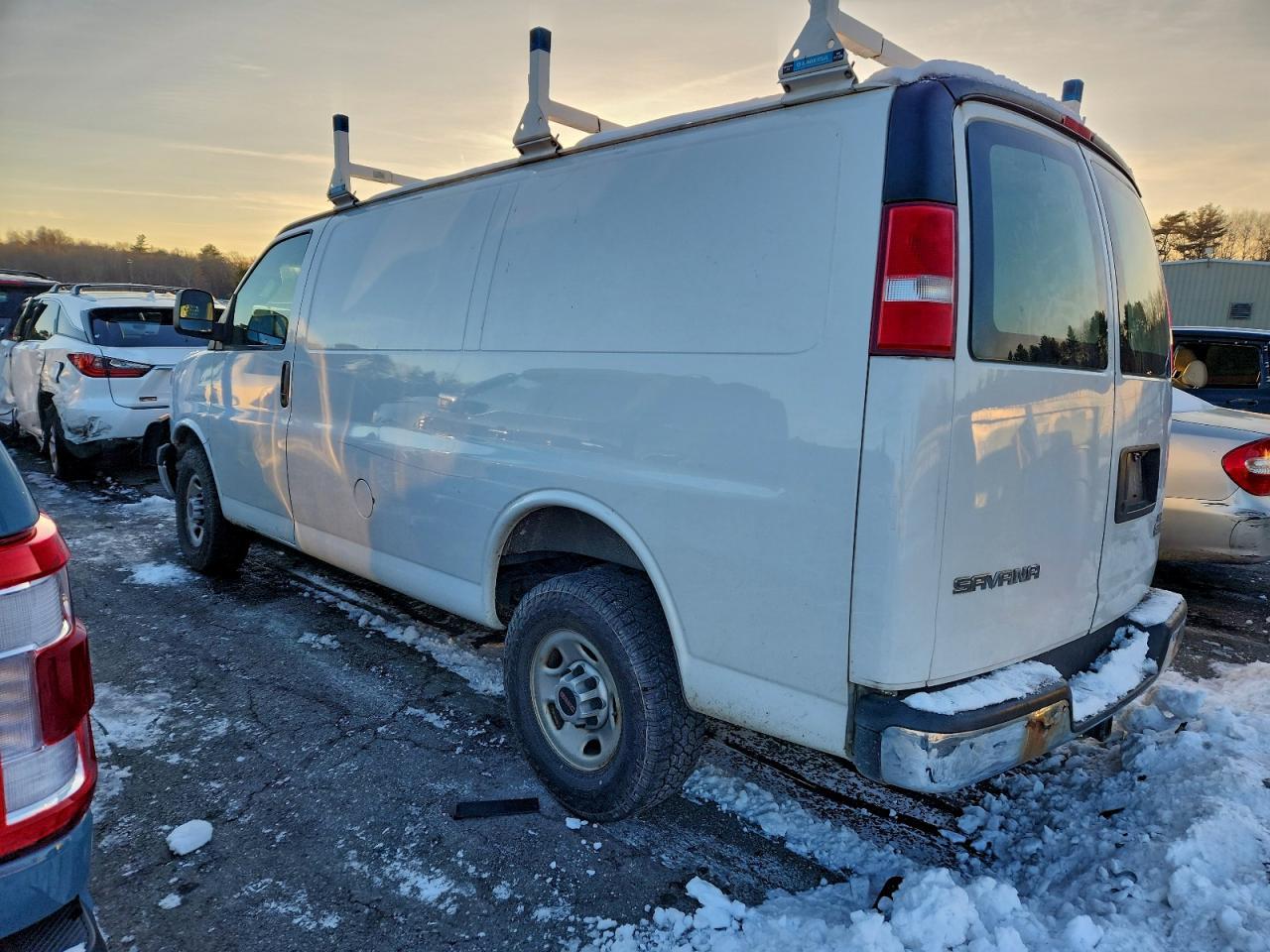 2017 GMC Savana G2500 Cargo ** R & D * Pri Fleet ** - Image 2