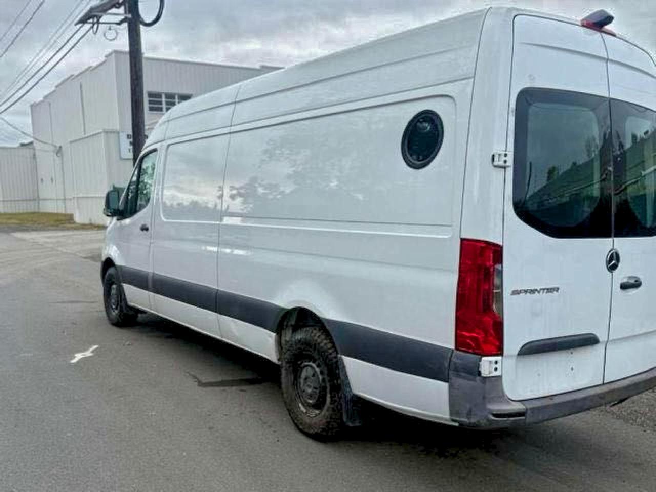 2022 Mercedes-Benz Sprinter 2500 - Фото 3