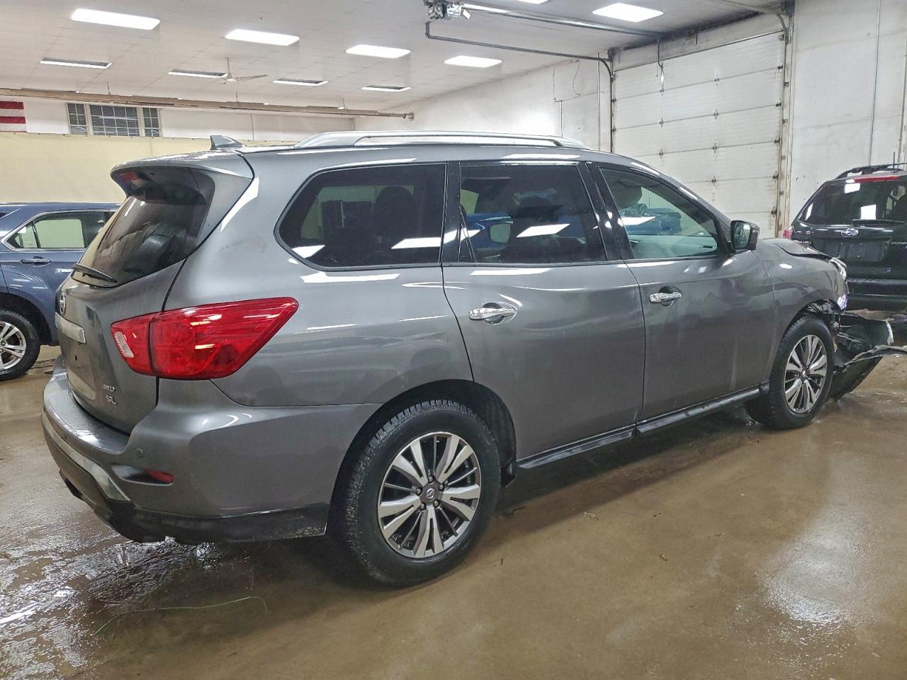 2019 Nissan Pathfinder S - Image 3