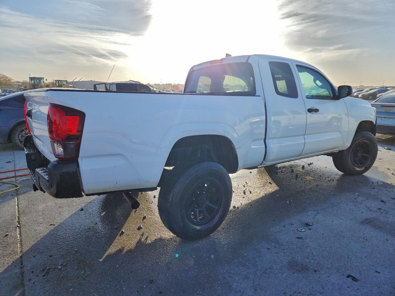 2019 Toyota Tacoma Sr - Фото 3