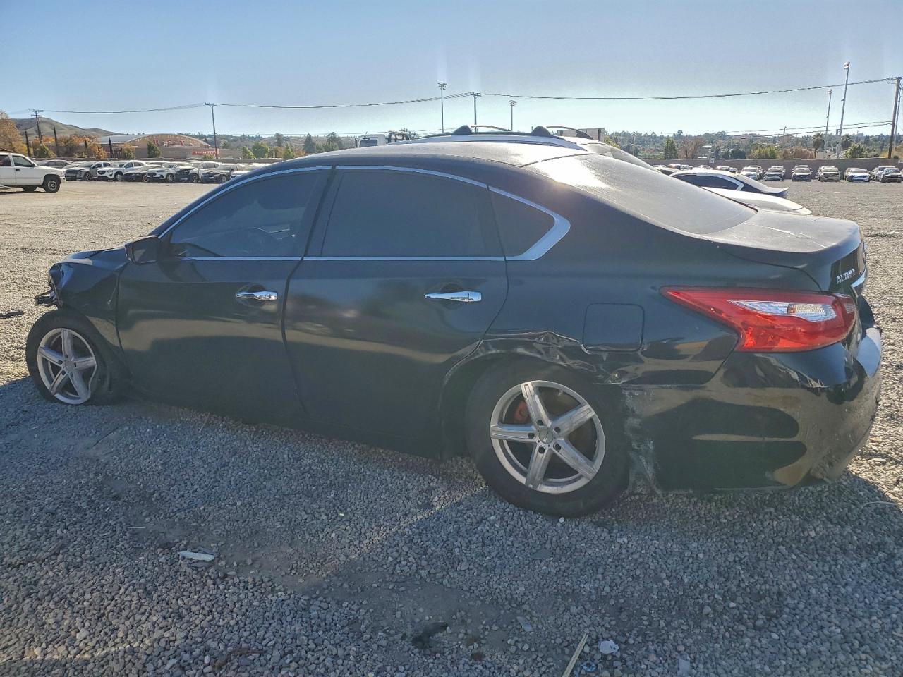 2016 Nissan Altima - Image 2