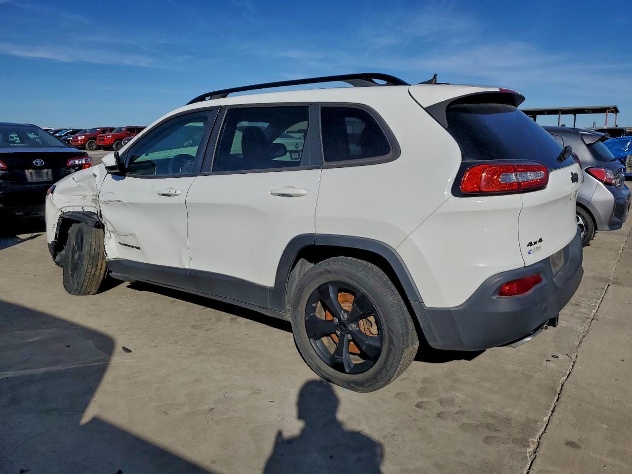 2016 Jeep Cherokee Latitude - Фото 2