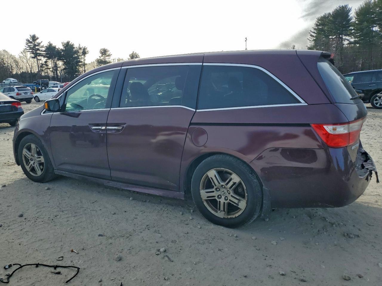2011 Honda Odyssey Touring - Фото 2