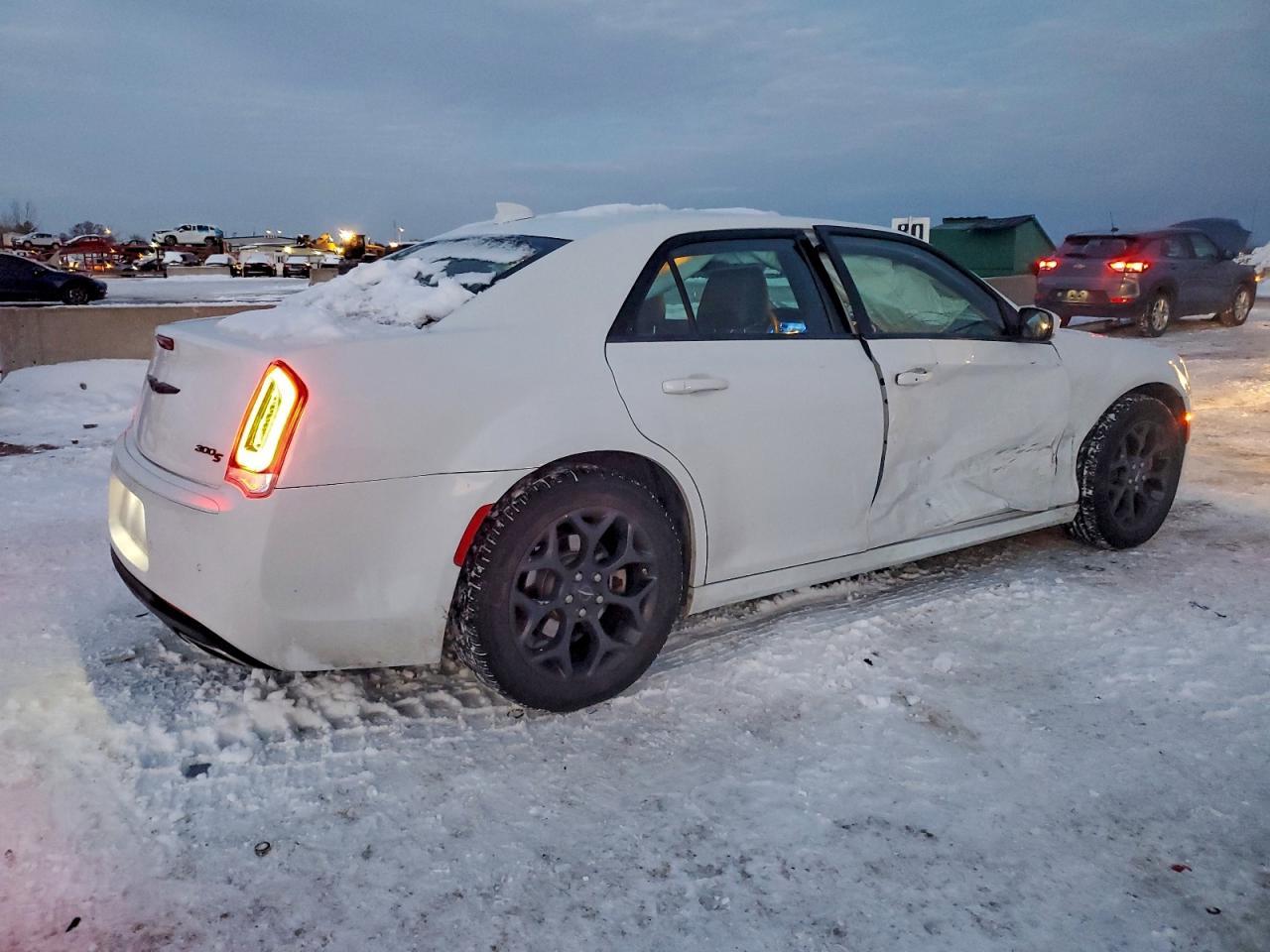 2022 Chrysler 300 Touring L - Image 3