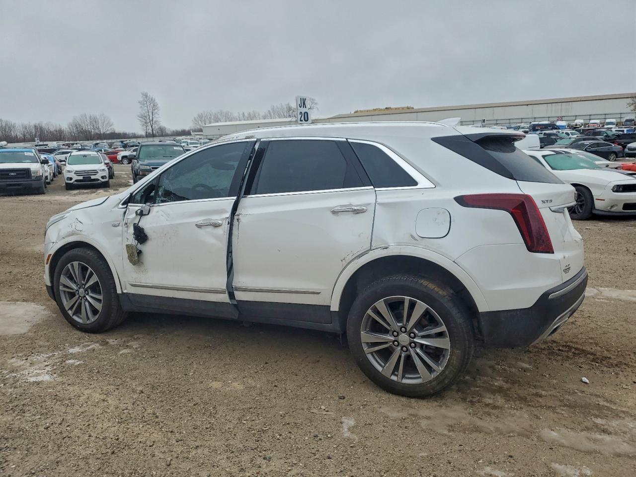 2024 Cadillac Xt5 Premium Luxury - Image 2