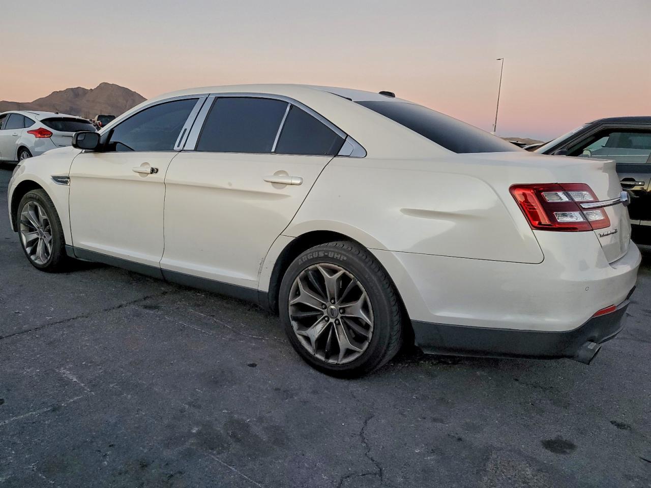 2014 Ford Taurus Limited - Image 2