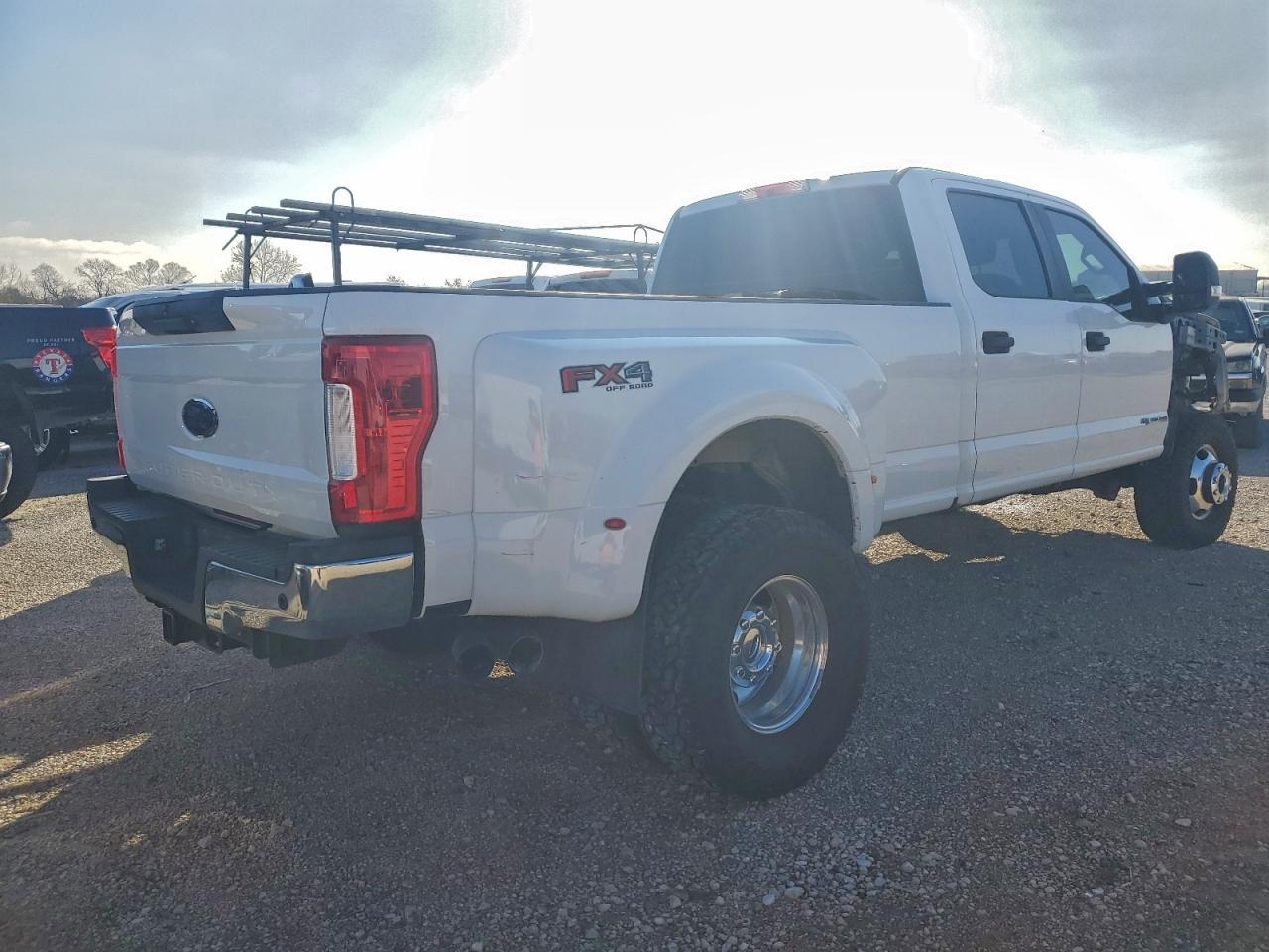 2019 Ford F350 Super Duty - Image 3