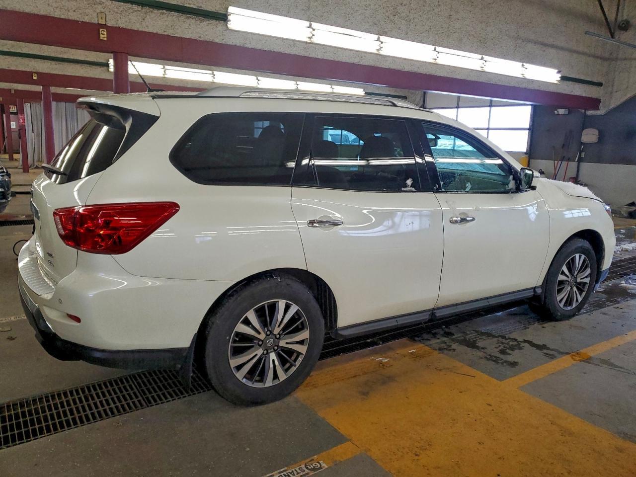 2017 Nissan Pathfinder S - Image 3