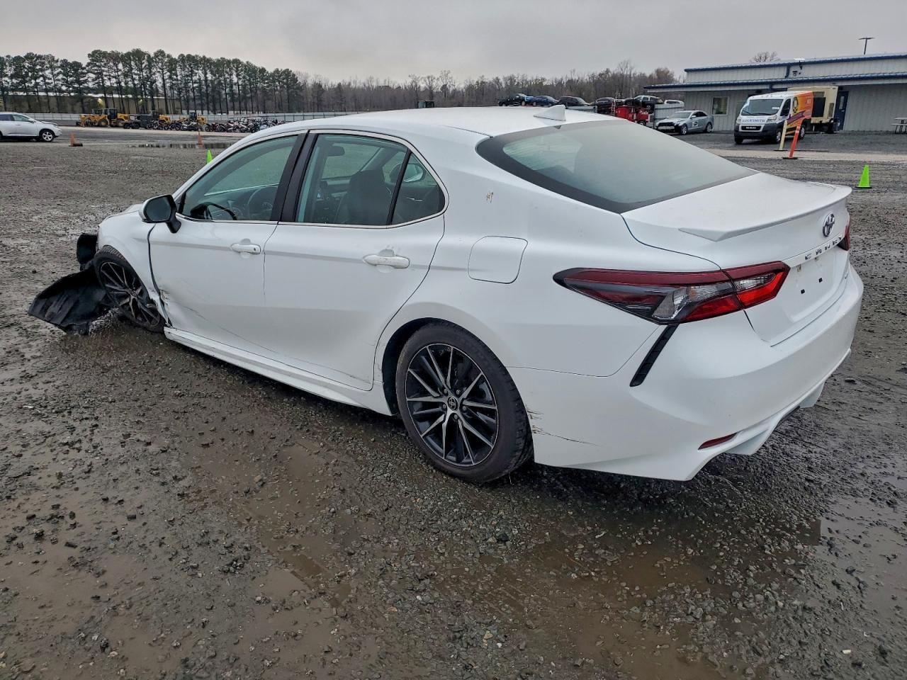 2022 Toyota Camry Se - Фото 2