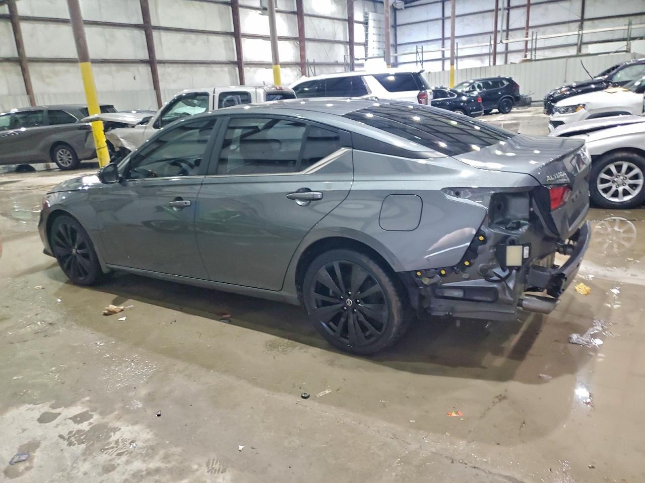 2019 Nissan Altima 2.5 Sr - Image 2