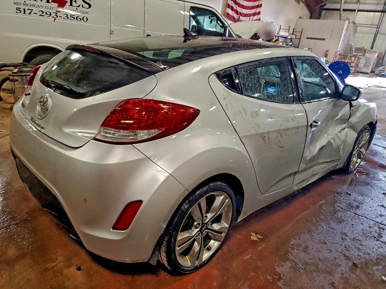 2013 Hyundai Veloster - Image 3