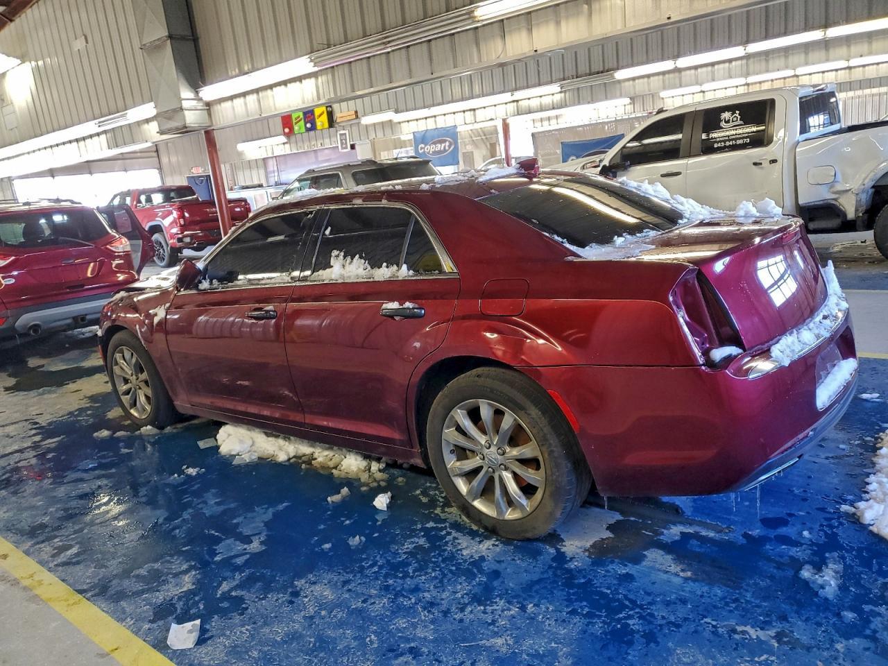 2015 Chrysler 300 Limited - Фото 2