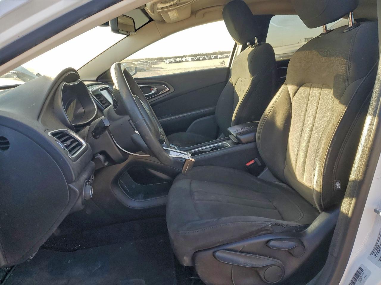 2016 Chrysler 200 Limited - Image 7