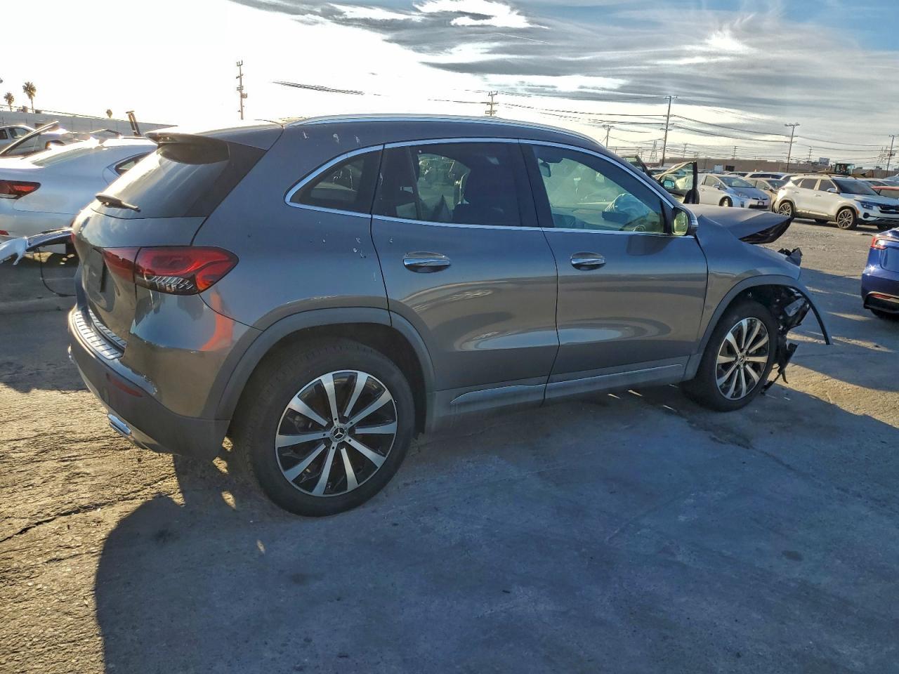 2022 Mercedes-Benz Gla 250 - Image 3