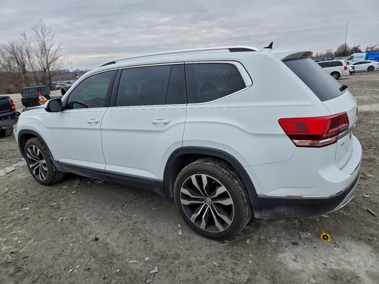2020 Volkswagen Atlas Sel Premium - Image 2