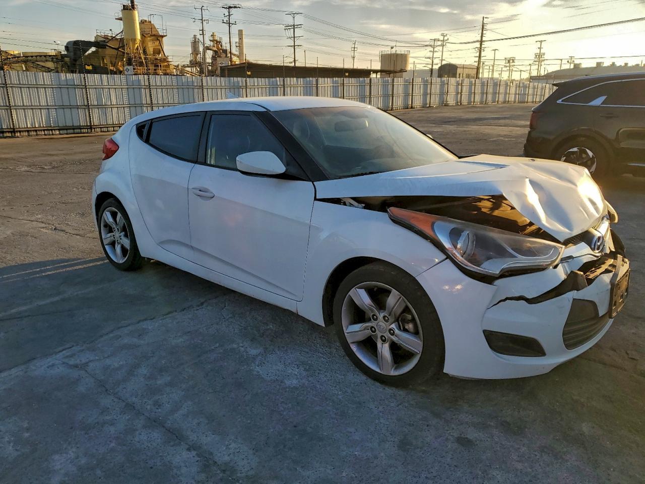 2015 Hyundai Veloster - Фото 4