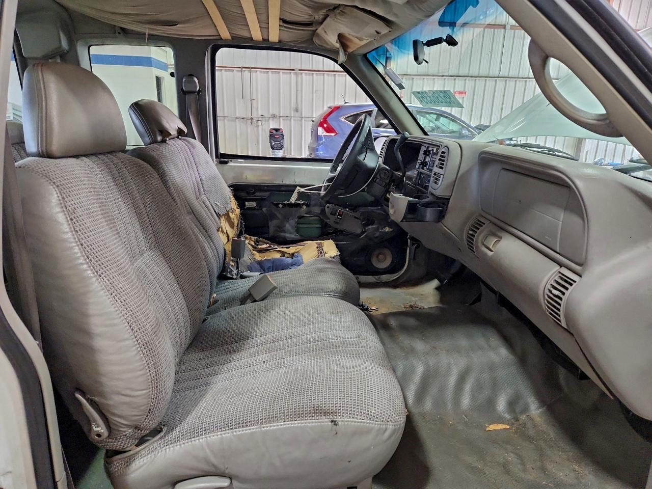 1998 GMC Sierra C1500 - Image 7