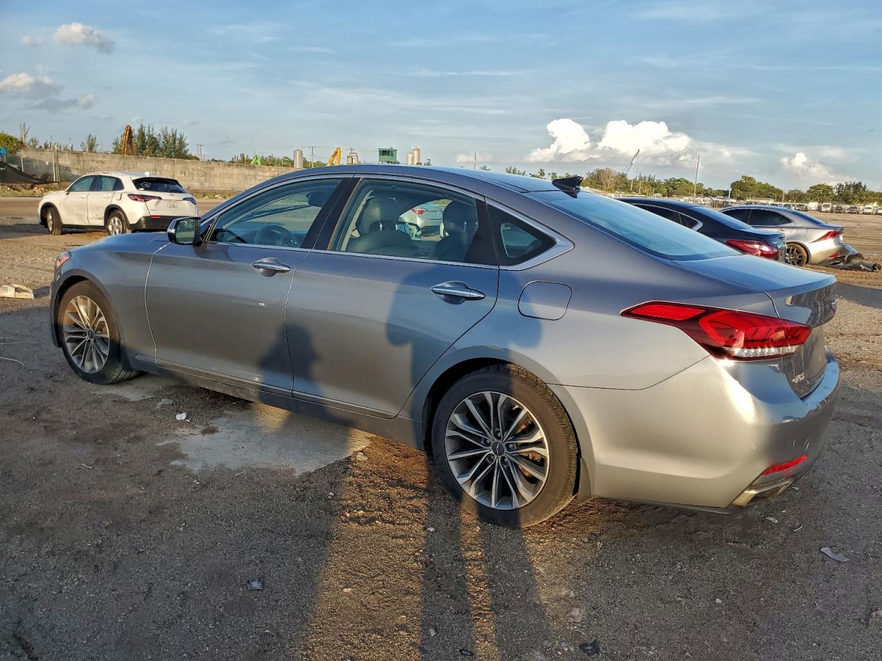 2016 Hyundai Genesis 3.8L - Фото 2