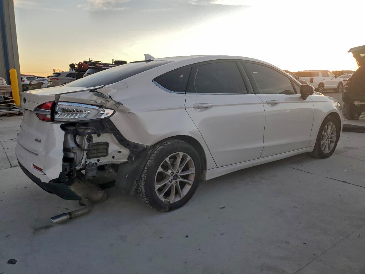 2020 Ford Fusion Se - Фото 3