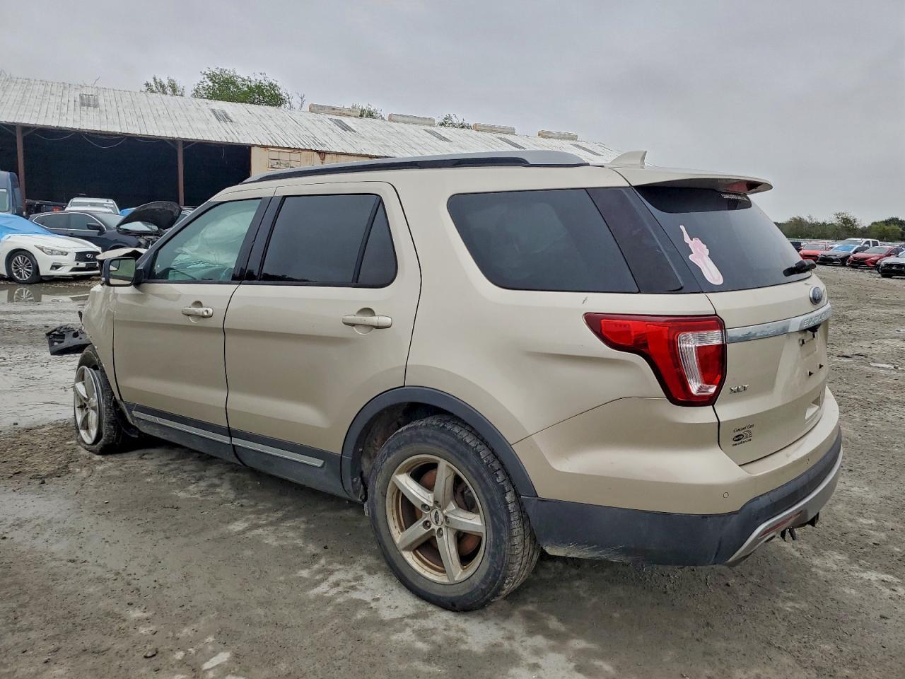 2017 Ford Explorer Xlt - Фото 2