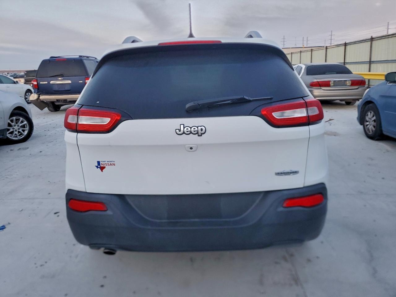 2018 Jeep Cherokee Latitude Plus - Image 6