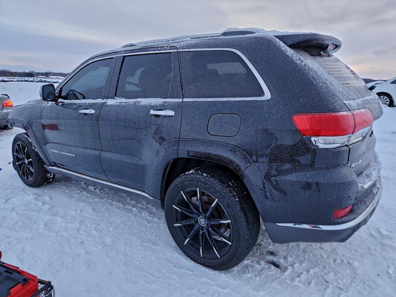 2014 Jeep Grand Cherokee Summit - Image 2