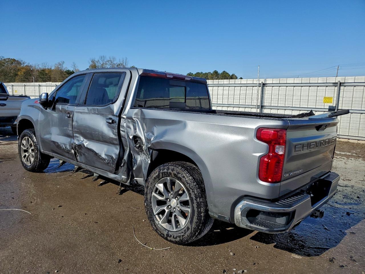 2020 Chevrolet Silverado K1500 Lt - Image 2