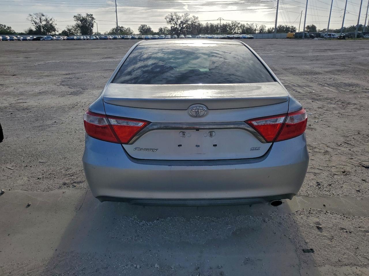 2017 Toyota Camry Le - Фото 6