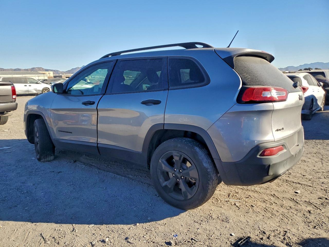 2017 Jeep Cherokee Sport - Фото 2