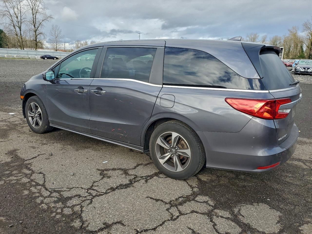 2018 Honda Odyssey Touring - Фото 2