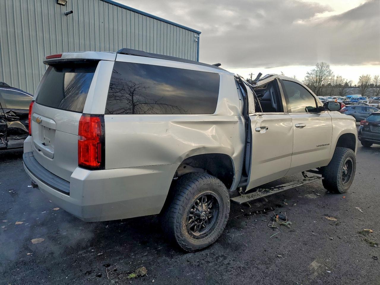 2017 Chevrolet Suburban K1500 Lt - Фото 3