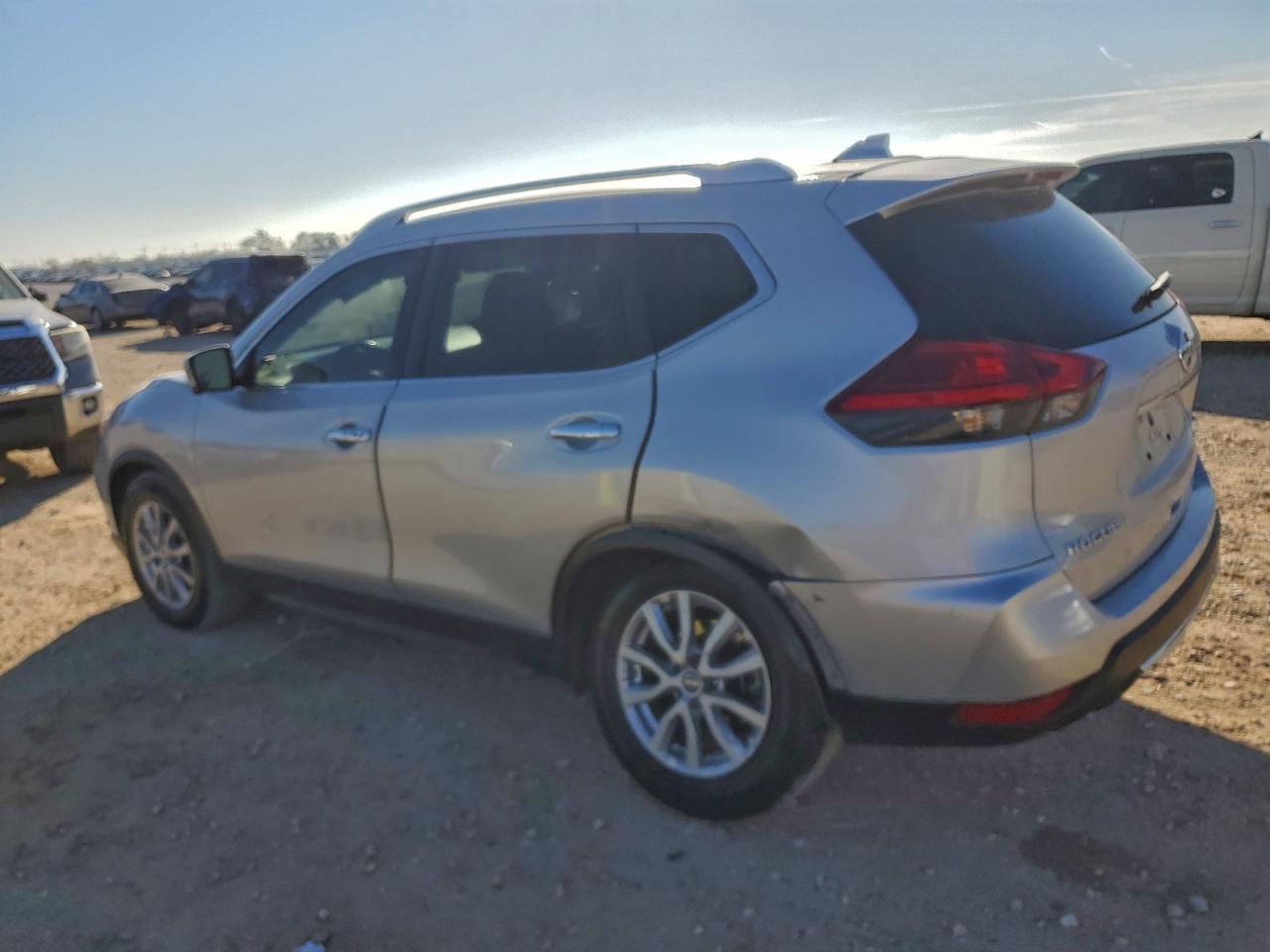 2017 Niss Rogue Sv - Фото 2