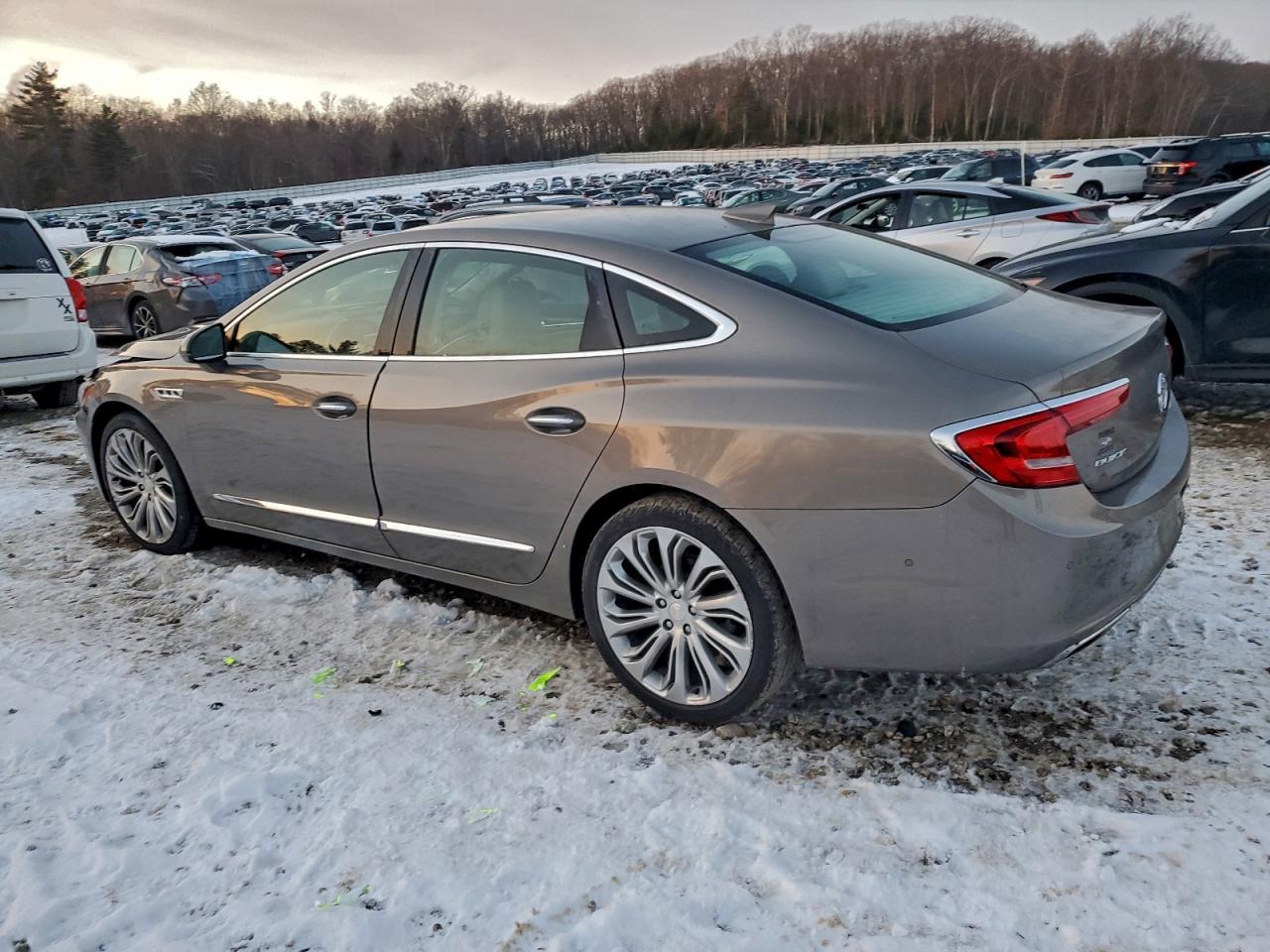 2017 Buick Lacrosse Premium - Фото 2